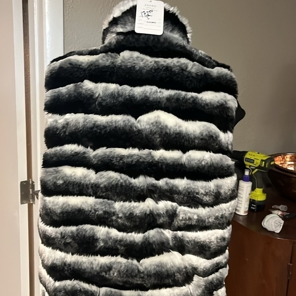 Medium black, white and gray  fur vest - Picture 3 of 7